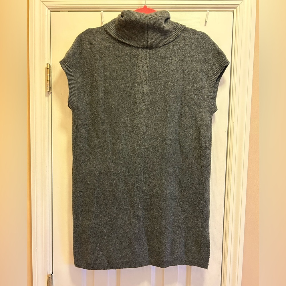 Croft & Barrow Grey Sleeveless Tunic with Cowl Neck. NWT size Medium.